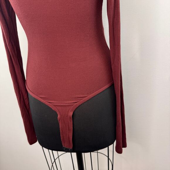 Alix NYC Carder Burgundy Bodysuit Stretch Ribbed Knit Turtleneck Size Large L - Picture 4 of 7
